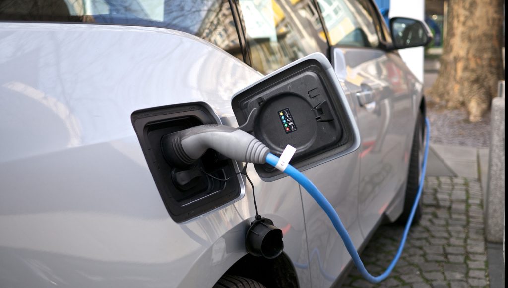 Profit: România, printre cele mai scumpe ţări din Europa la costul încărcării unei mașini electrice