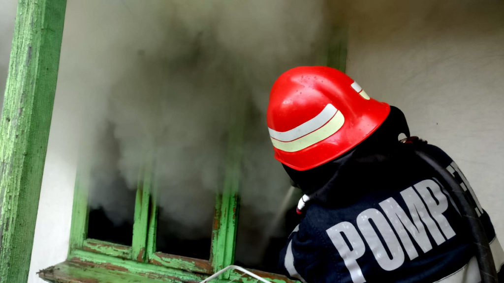 Incendiu puternic la o casă din Olt. Mesaj al pompierilor pentru prevenirea acestor situații