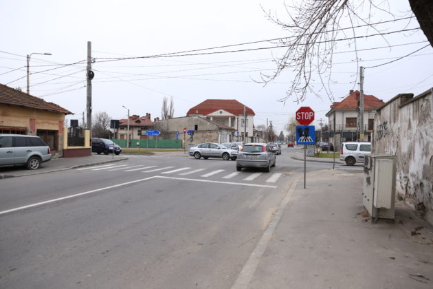 La trecerea pentru pietoni de pe strada Râului, intersecţia cu strada Bucovăţ, ar putea apărea semafoare