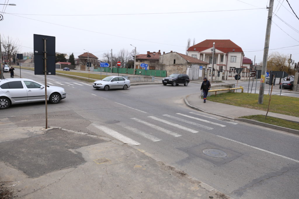 Semafoare în patru intersecții aglomerate din Craiova. Semafoare vor fi amplasate și pe strada Râului, la intersecţia cu strada Bucovăţ 