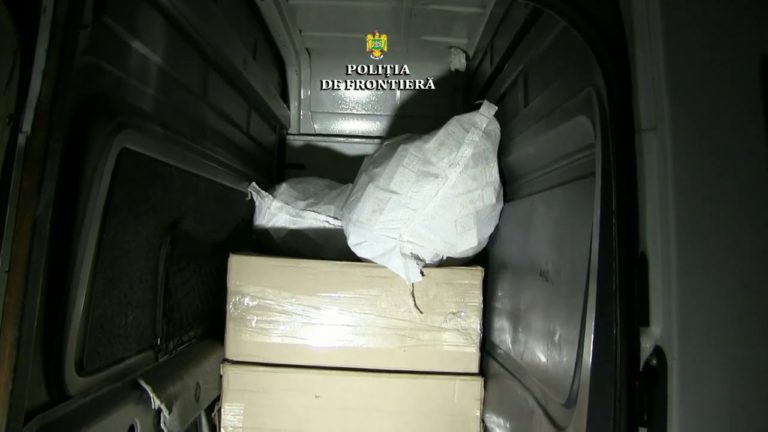 Peste 8.000 de pachete cu țigări de contrabandă, confiscate