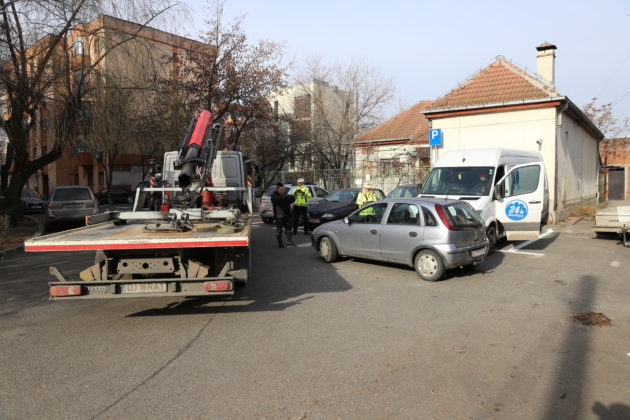 Peste 2.100 de autoturisme au fost ridicate, anul trecut, de pe domeniul public al municipiului Craiova, prin dispoziția polițiștilor locali