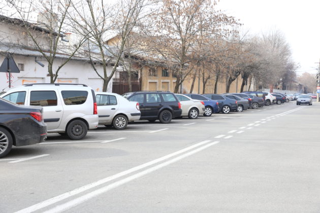 Locurile rezidenţiale de parcare amenajate în cartierul Brazda lui Novac - blocurile A