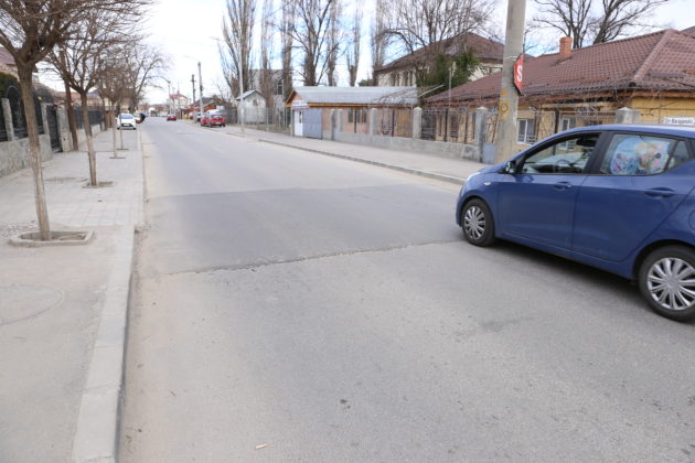 Plomba turnată pe strada Siretului, cu rol de limitator de viteză