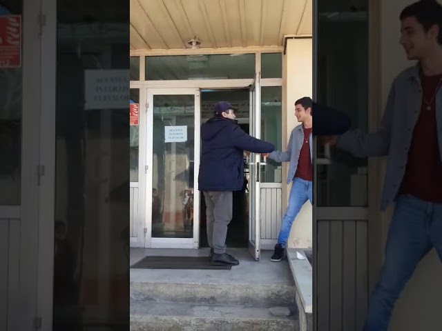 Elevii de la Dăbuleni au protestat şi au cerut demisia managerului liceului