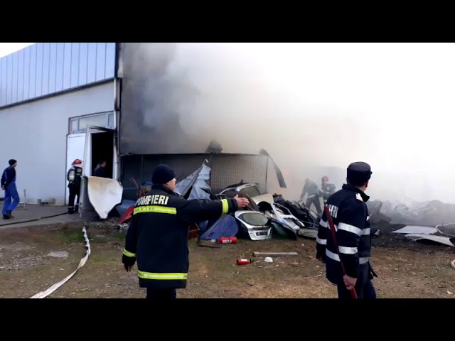 Serivice auto în flăcări, în Vâlcea