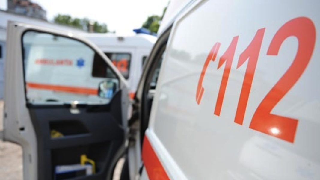 Un bărbat a ajuns de la mall la spital dupa ce s-a simțit rău