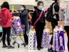 În Hong Kong, hoți înarmați fură hârtie igienică pe fondul panicii create de coronavirus
