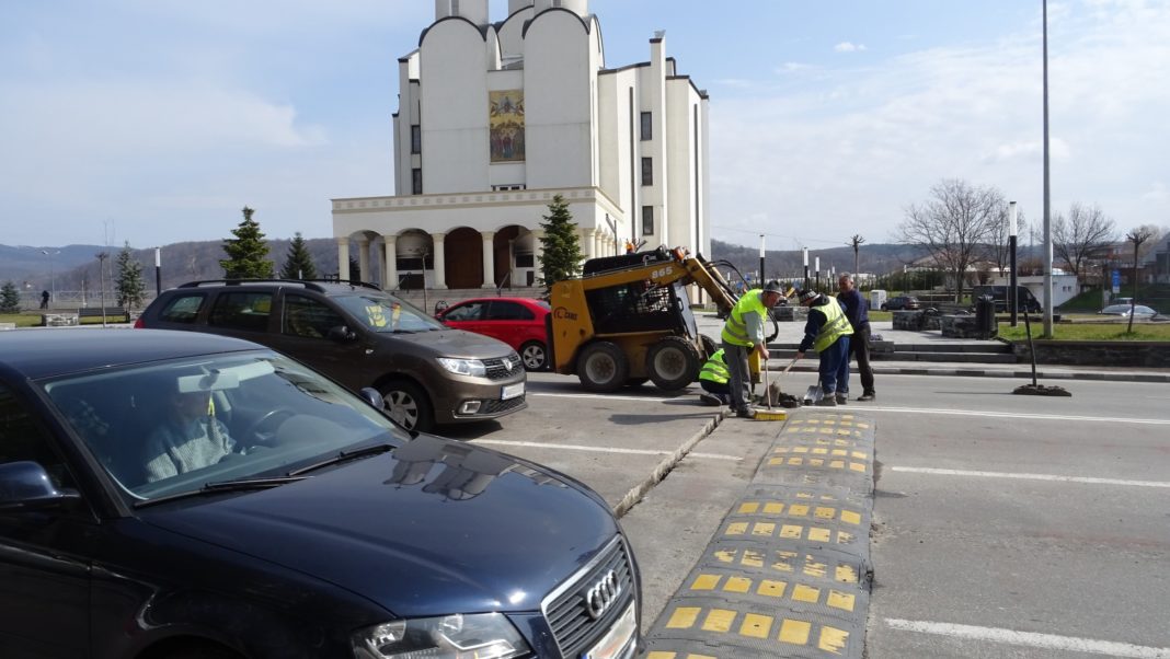 Începe asfaltarea podului de pe bulevardul Tineretului