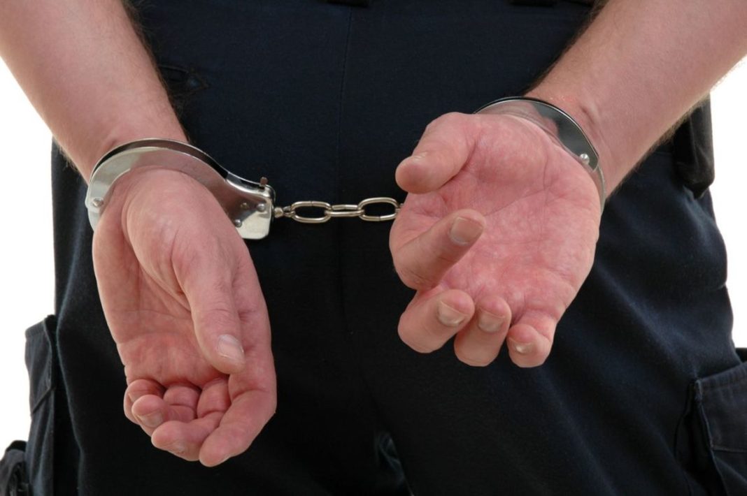 Un tânăr de 18 ani, din Bujoreni, județul Vâlcea, a fost reținut de poliție pentru furt. Alte trei persoane sunt cercetate în libertate