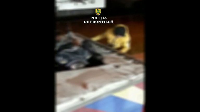 Trei marocani şi un sirian, ascunși într-un camion încărcat cu aragazuri