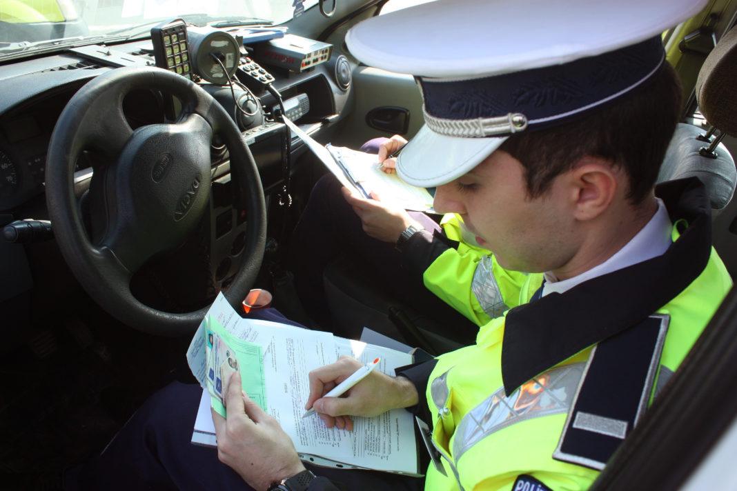 Procurorii prelungesc valabilitatea dovezilor ce înlocuiesc permisele de conducere