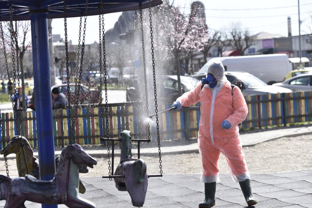 Locurile de joacă din Craiova au fost deschise, din pix, pentru câteva ore, în plină pandemie de coronavirus de către CJCCI Dolj.