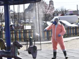 Locurile de joacă din Craiova au fost deschise, din pix, pentru câteva ore, în plină pandemie de coronavirus de către CJCCI Dolj.