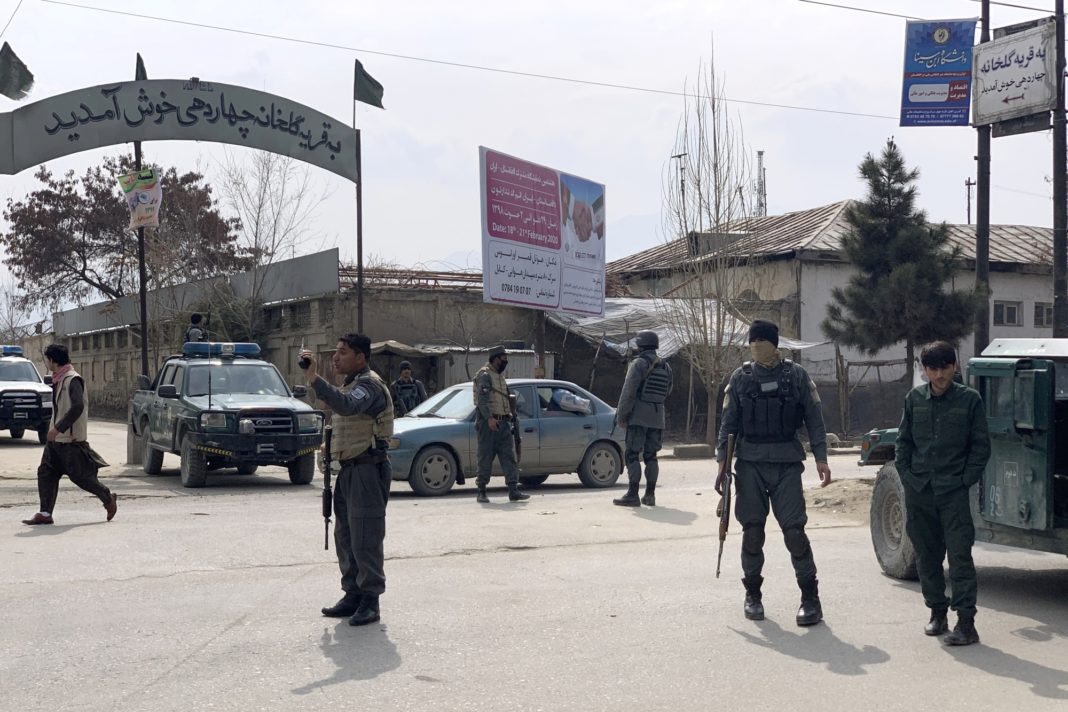 Zeci de persoane au murit în urma atacului din Kabul