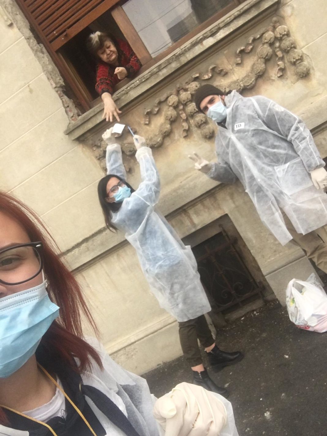 Voluntarii au dus alimentele acasă la persoanele vulnerabile Voluntarii au dus alimentele acasă la persoanele vulnerabile