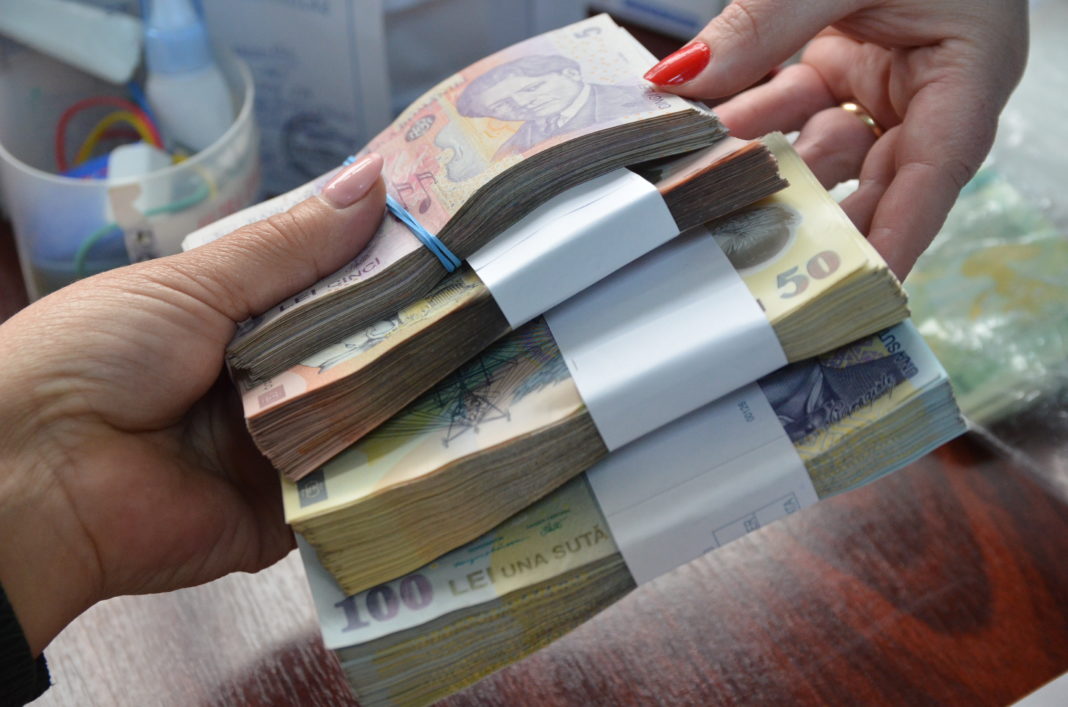 81.916 dolejeni au salarii curinse între 2.551 și 4.999 lei brut (Foto: arhiva GdS)