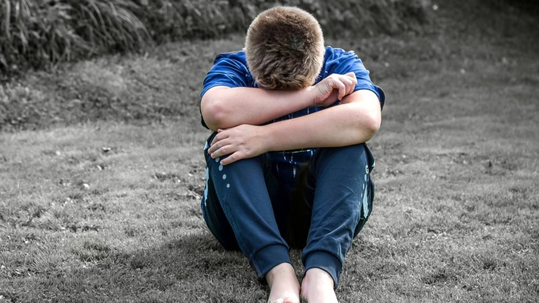 Şi-a ucis în bătaie fiul în vârstă de 5 ani pentru că i-a aruncat biletul la pariuri Şi-a ucis în bătaie fiul în vârstă de 5 ani pentru că i-a aruncat biletul la pariuri