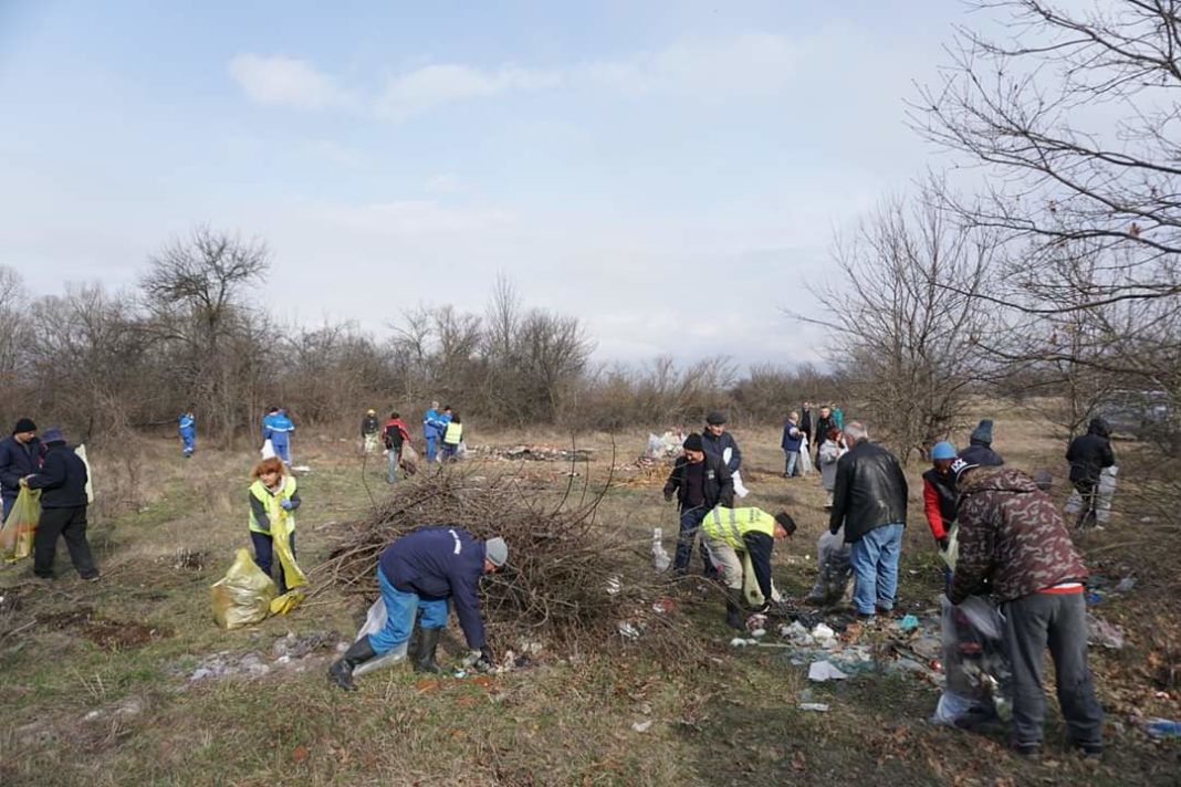 60 de persoane din cadrul Sistemului de Gospodărire a Apelor Gorj au strâns peste 3.000 de saci cu deșeuri