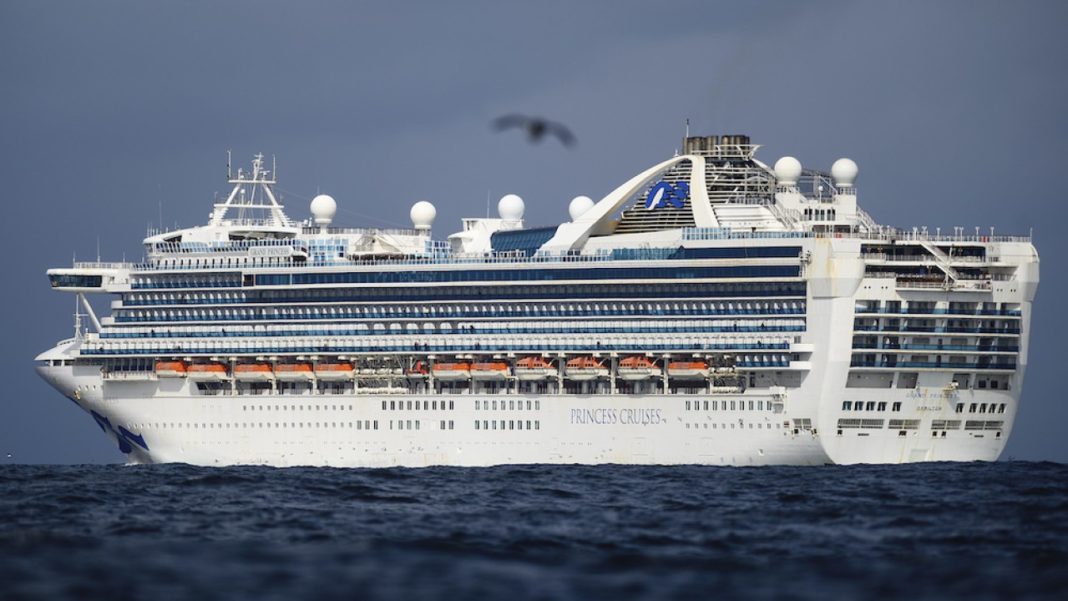 Un vas de croazieră cu cel puţin 21 de cazuri de coronavirus la bord a acostat în California