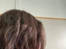 Un elev din Târnăveni a primit nota 8 la purtare pentru are părul mai lung