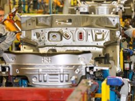 Dacia reia producția la uzina mecanică pe 21 aprilie și la cea de vehicule, pe 4 mai