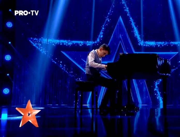 Mihai Ţigaret, micul pianist care a obţinut Golden Buzz la "Românii au