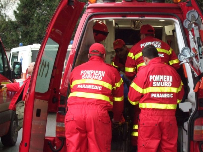Vâlcea: Coliziune între trei autoturisme pe DN 7. O persoană, rănită