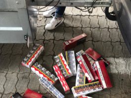 Poliţiştii craioveni cercetează două persoane din municipiu pentru contrabandă cu țigări, după ce au fost găsite în timp ce le vindeau