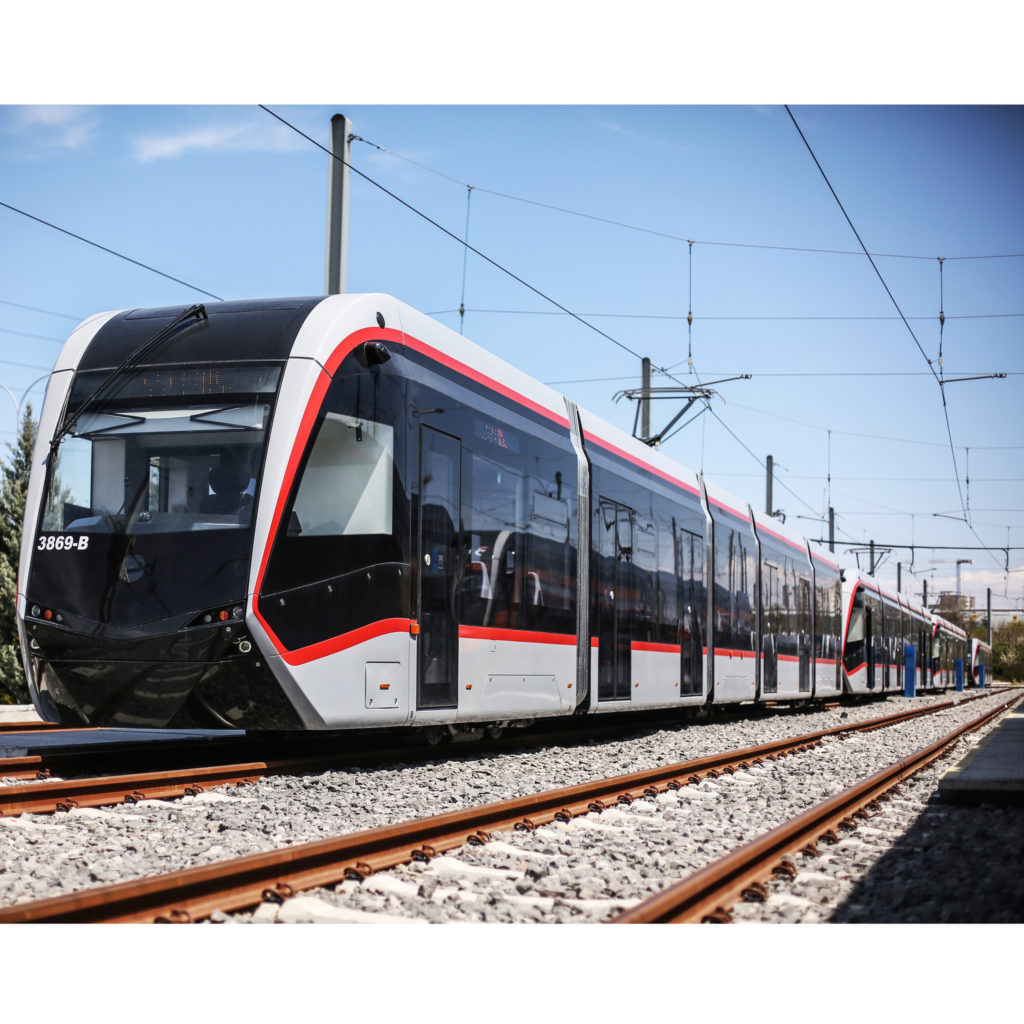 Trenurile urbane sau metrourile de suprafaţă ar putea rezolva problema transportului public al forţei de muncă spre Craiova