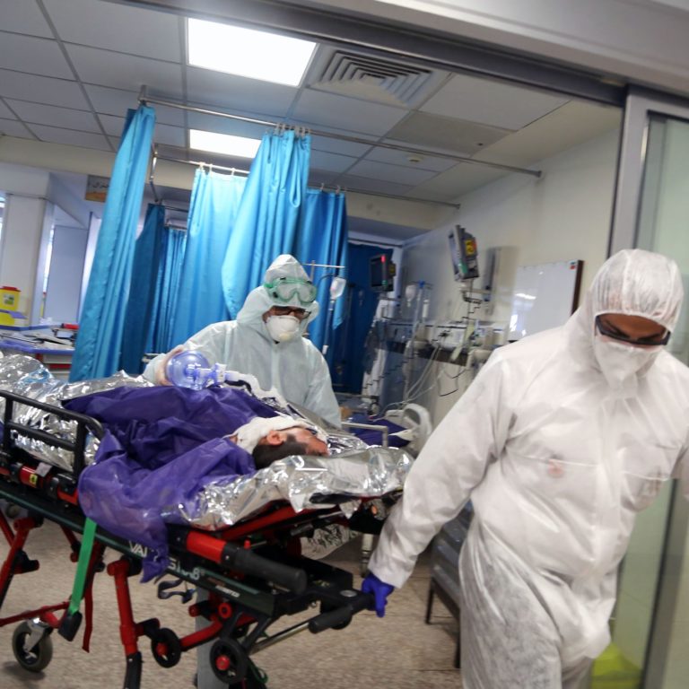 Riscul de complicaţii în cazul bolnavilor cu Covid creşte proporţional cu greutatea