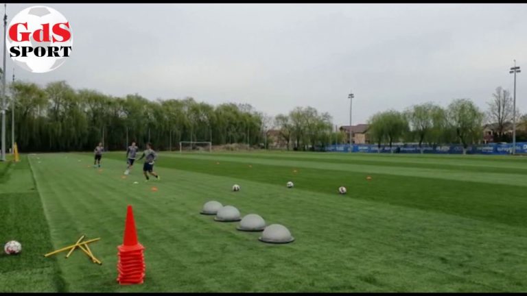 VIDEO / Jucătorii Universității Craiova se antrenează de astăzi în grupuri de câte trei