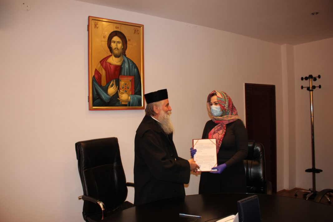 Aparat donat de Arhiepiscopia Craiovei Spitalului de Boli Infectioase Un aparat pentru tratarea pacienţilor infectaţi cu COVID-19 a fost donat de Arhiepiscopia Craiovei Spitalului „Victor Babeş” din Craiova