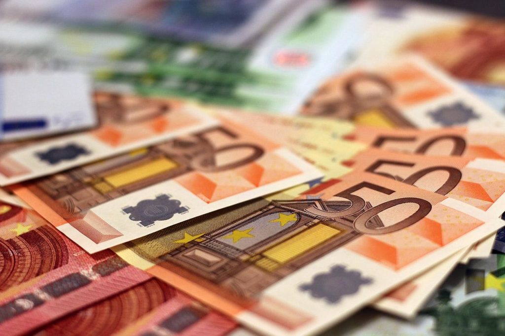 Comisia Europeană îl contrazice pe George Simion: Nu se suspendă fondurile europene pentru România