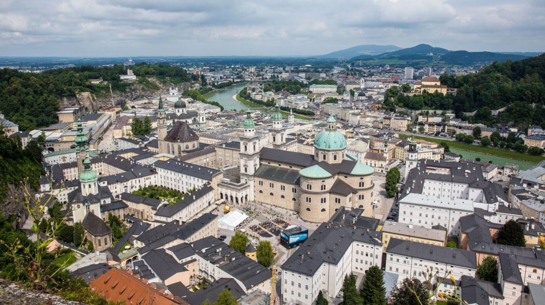 Austria va reduce taxele pentru angajaţi şi le va majora pe cele ale multinaţionalelor