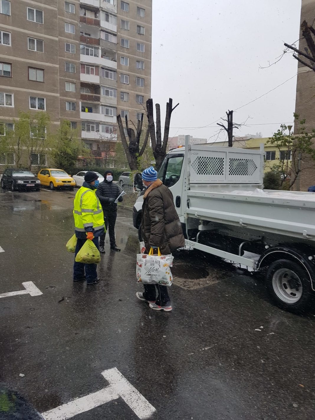 2500 de pachete cu produse alimentare de bază au ajuns la persoanele cele mai vulnerabile din municipiul Râmnicu Vâlcea