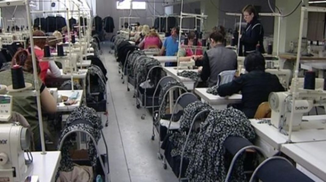 Toți angajații unei fabrici de confecții din Motru au intrat în izolare