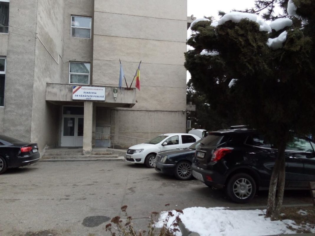 DSP Olt a transmis rezultatul testării pentru COVID-19 la o zi după ce femeia a fost înmormântată