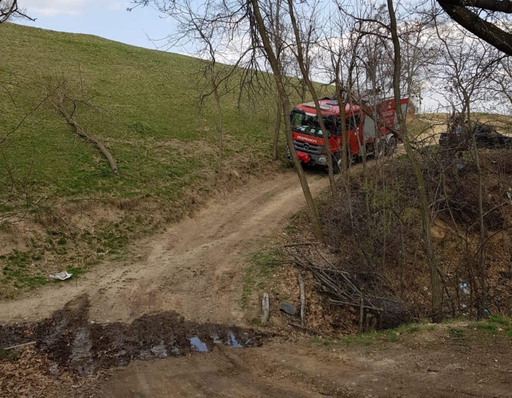 Pompierii au ajuns cu greu la fața locului