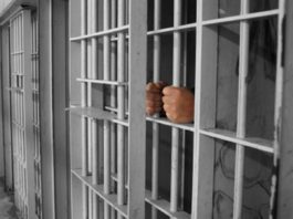 Doljeni condamnați la închisoare, căutați de polițiști și duși după gratii