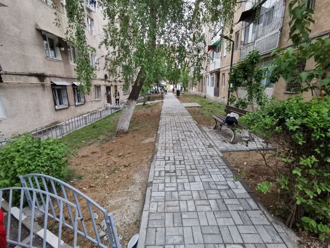 Direcţia Administrării Domeniului Public Râmnicu Vâlcea face amenajări în cartierul Nord, cum ar fi o alee pietonală pe lângă blocul F5-6