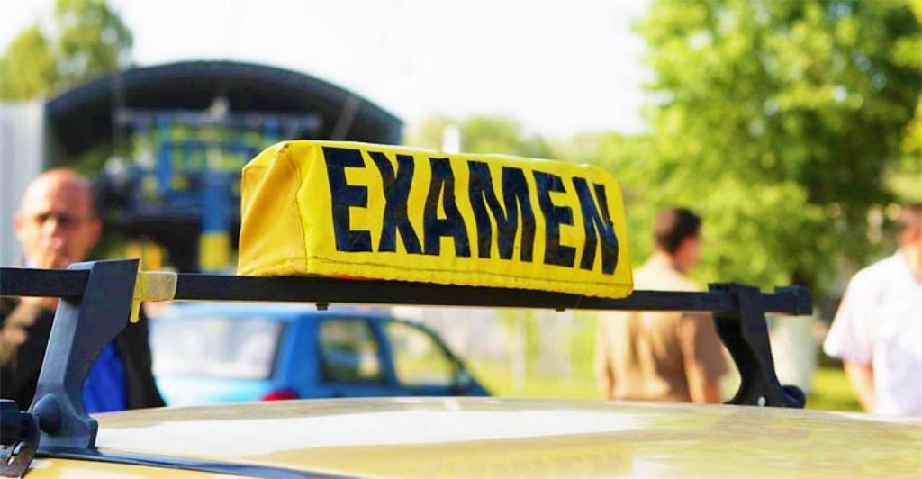 Un bărbat a făcut infarct în timp ce susţinea proba practică a examenului auto
