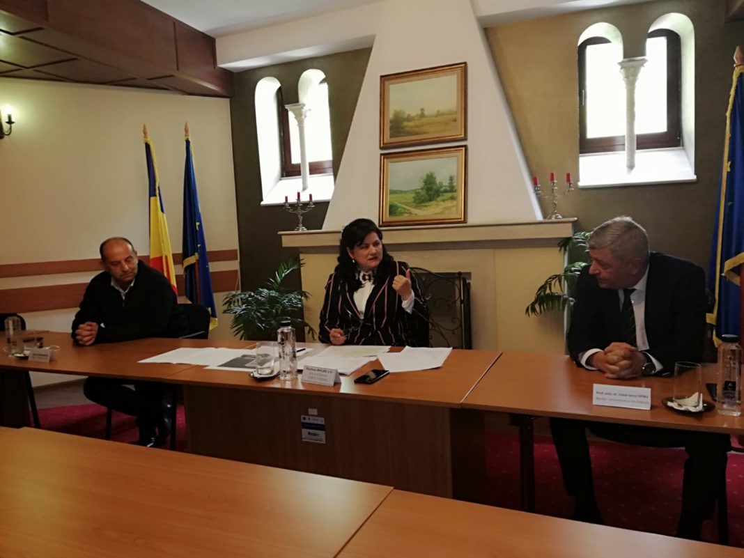 Primul din cele șapte proiecte câștigate de Universitatea din Craiova cu fonduri europene a fost semnat de rectorul Spînu