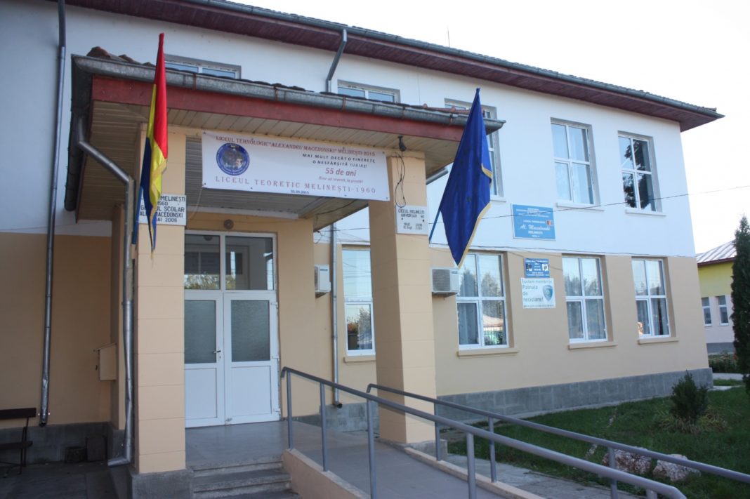Studenții craioveni vor face prima poartă de dezinfectare pentru un liceu din Dolj