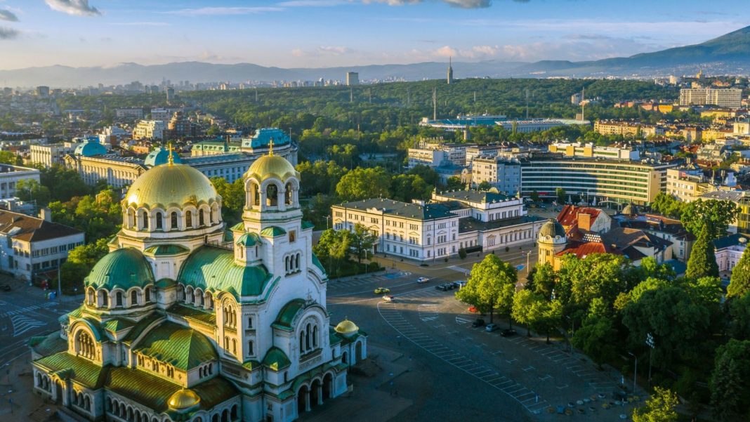 Comisia Europeană nu vede progrese în combaterea corupției în Bulgaria, monitorizarea MCV rămâne