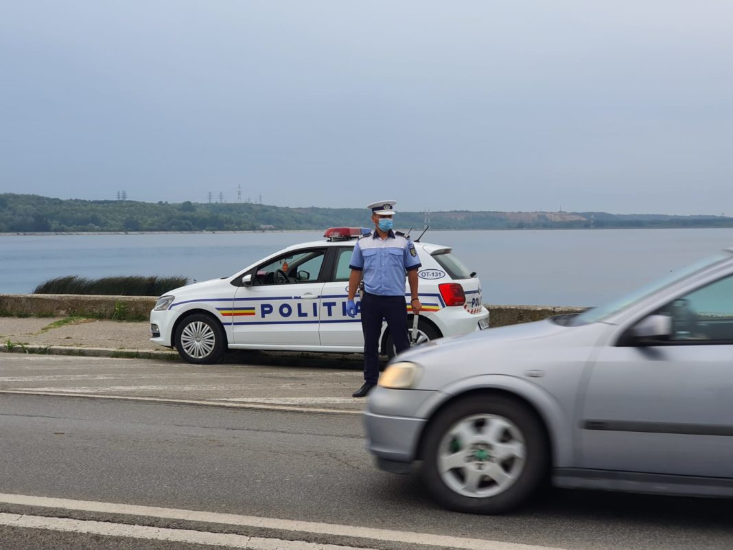 Pentru neregulile constatate au fost aplicate 18 sancţiuni contravenţionale, în valoare totală de peste 11.000 lei