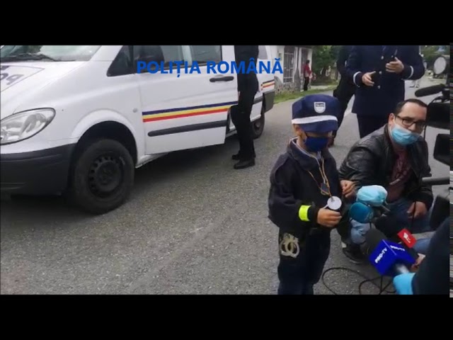 Băiețel din Gorj, premiat de polițiști, la împlinirea vârstei de 5 ani