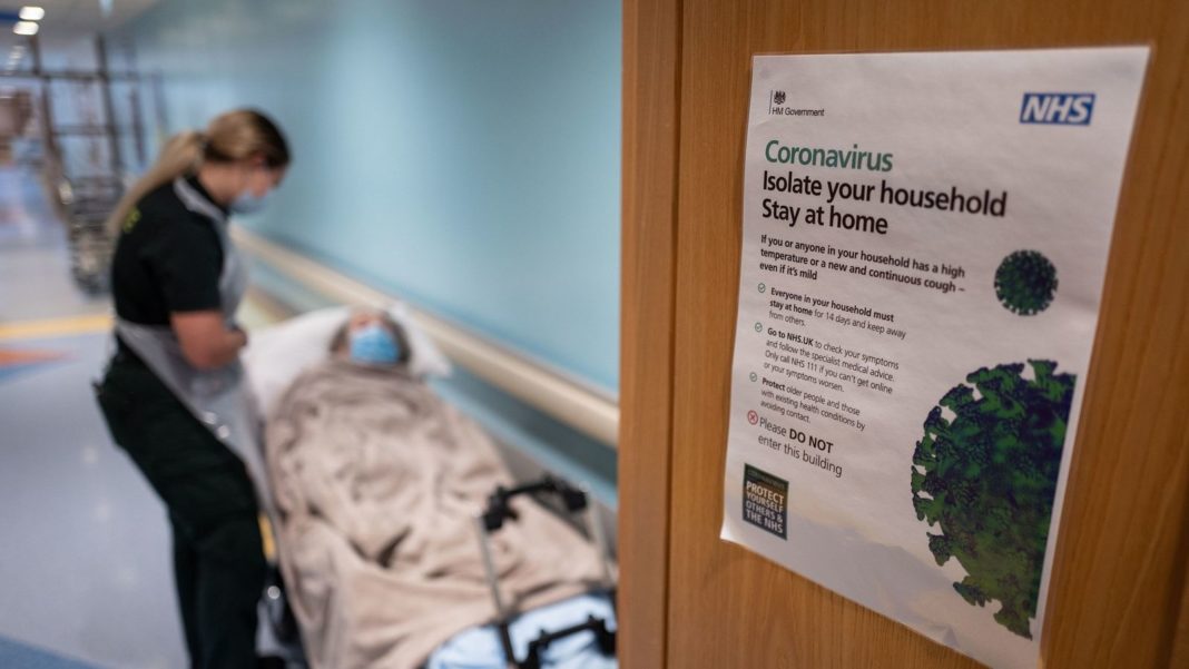 Epidemia de coronavirus a ucis cel puţin 20.000 de oameni aflaţi în cămine de îngrijire din Anglia şi Ţara Galilor