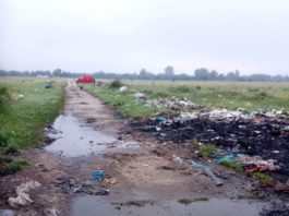 Deșeuri aruncate în zona străzii Oteteleșteanu