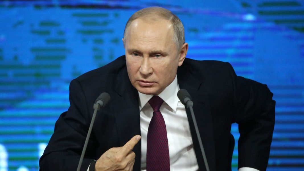 Vladimir Putin a semnat un document ce permite Rusiei să răspundă cu bombe nucleare la atacuri cu arme convenționale